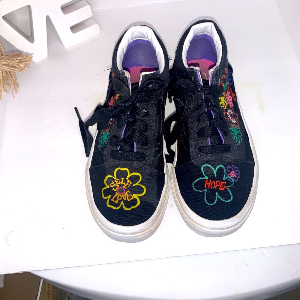VANS skate shoes.US kids size 13.5. Decor on shoe-flowers, positive vibes - Picture 8 of 15